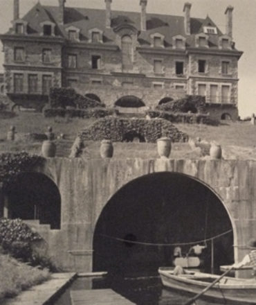 Ancien pont menant à la maison de famille haut de gamme à louer