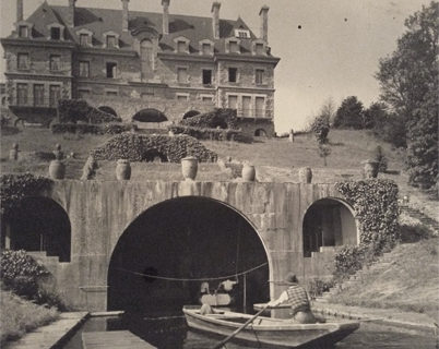 Ancien pont menant à la maison de famille haut de gamme à louer